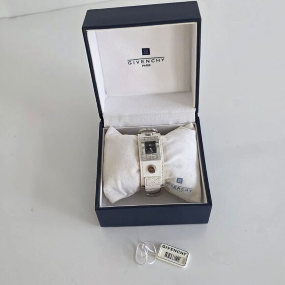 GIVENCHY TIME PIECE! - Picture 4 of 15